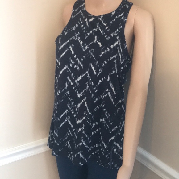 ⭐️ North Face On the Go Tank - Picture 1 of 8